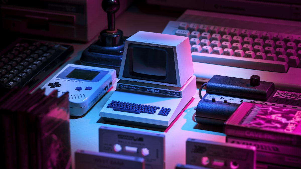 英雄联盟职业联赛LPL夏季赛决赛直播主画面 - 两支顶级战队激烈对战场景